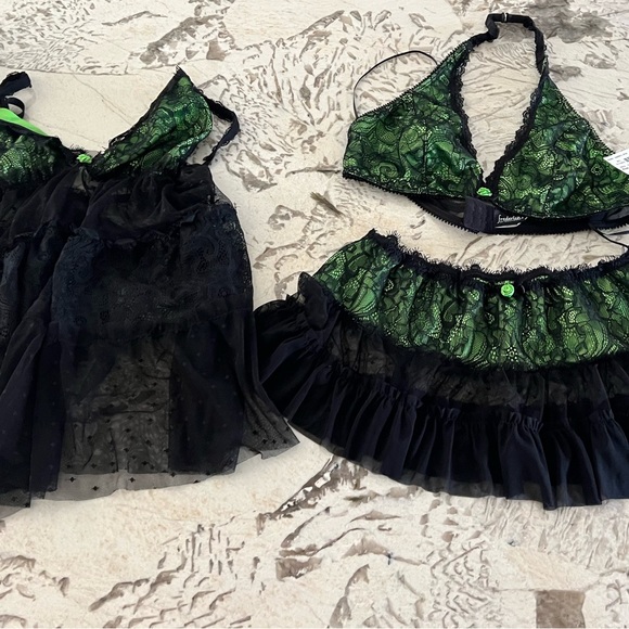 NWT Fredericks of Hollywood Lingerie - Picture 1 of 9